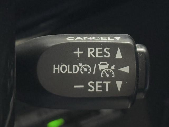 プリウス Ｓ　１００Ｖ　アイスト　ＥＳＣ　スマートキ－　メモリーナビゲーション　ＬＥＤヘッドライト　ＥＴＣ車載器　フルオートエアコン　クルーズコントロール　エアバッグ　イモビ　パワーウインドウ　ＰＳ　ＴＶナビ　ＡＷ（11枚目）