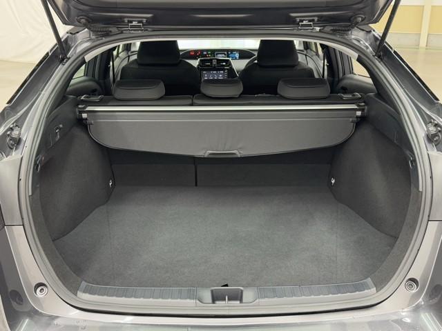 プリウス Ｓ　１００Ｖ　アイスト　ＥＳＣ　スマートキ－　メモリーナビゲーション　ＬＥＤヘッドライト　ＥＴＣ車載器　フルオートエアコン　クルーズコントロール　エアバッグ　イモビ　パワーウインドウ　ＰＳ　ＴＶナビ　ＡＷ（17枚目）