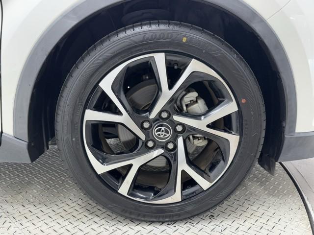 Ｃ－ＨＲ Ｇ　ハーフ革　ＴＳＳ　アイドルストップ　ＤＶＤ再生可　定期点検記録簿　ＬＥＤヘッド　バックモニタ　イモビライザー　ナビ＆ＴＶ　ＥＴＣ付　キーフリーシステム　スマキー　横滑り防止機能　クルーズＣ　エアバッグ（19枚目）