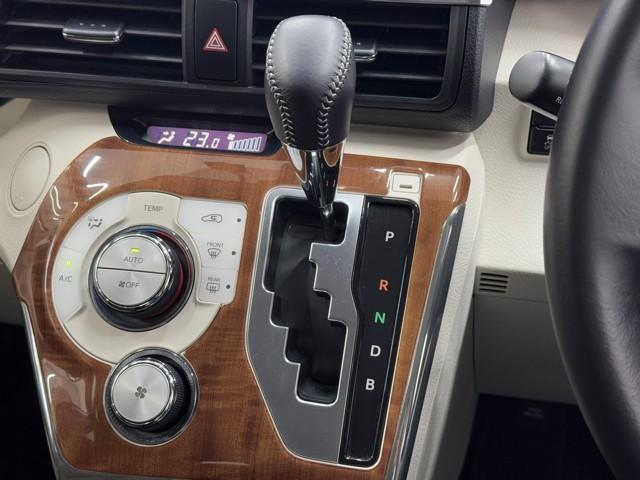 シエンタ ハイブリッドＧ　ブレーキサポート　ＥＣＯモード　ＬＥＤライト　Ｂカメラ　キーフリー　スマキー　横滑り防止システム　メモリナビ　ナビＴＶ　ウォークスルー　ＥＴＣ　ドライブレコーダー　イモビライザー　運転席エアバック（12枚目）