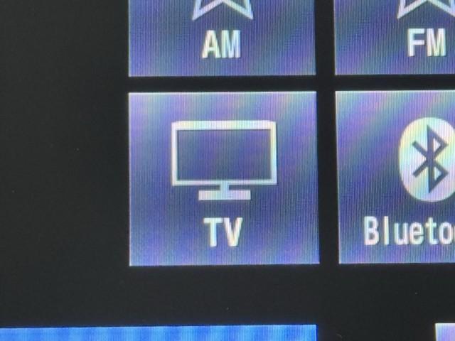 プリウス Aツーリングセレクション スマキー イモビライザー バックモニター 1オーナ クルコン 記録簿有 LEDヘッドライト DVD視聴可 ETC ナビTV メモリーナビゲーション 横滑り防止機能 キーフリ AC100V アルミ(7枚目)