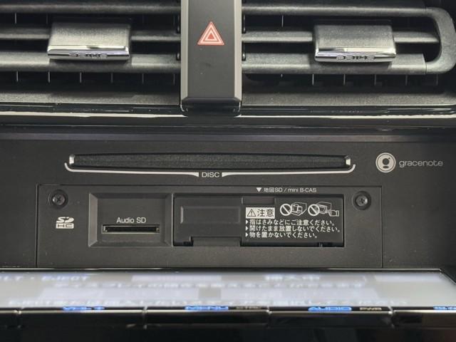 プリウス Aツーリングセレクション スマキー イモビライザー バックモニター 1オーナ クルコン 記録簿有 LEDヘッドライト DVD視聴可 ETC ナビTV メモリーナビゲーション 横滑り防止機能 キーフリ AC100V アルミ(8枚目)