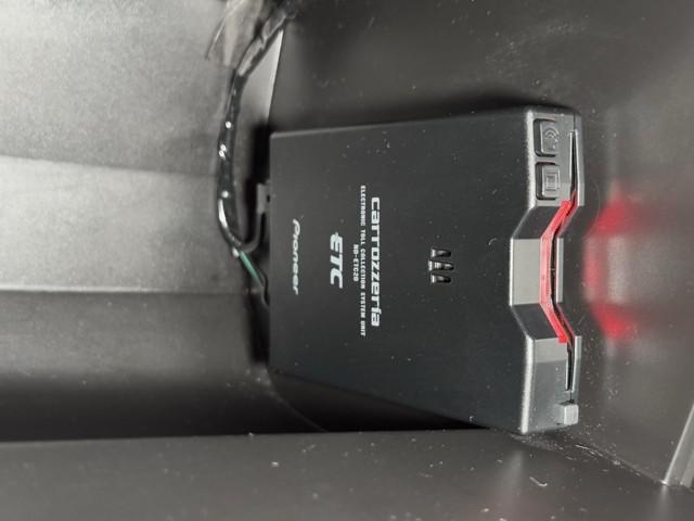 プリウス Aツーリングセレクション スマキー イモビライザー バックモニター 1オーナ クルコン 記録簿有 LEDヘッドライト DVD視聴可 ETC ナビTV メモリーナビゲーション 横滑り防止機能 キーフリ AC100V アルミ(9枚目)