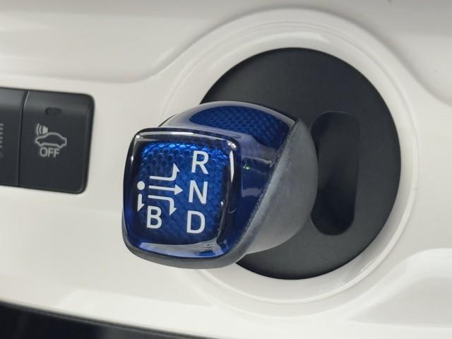 プリウス Aツーリングセレクション スマキー イモビライザー バックモニター 1オーナ クルコン 記録簿有 LEDヘッドライト DVD視聴可 ETC ナビTV メモリーナビゲーション 横滑り防止機能 キーフリ AC100V アルミ(12枚目)