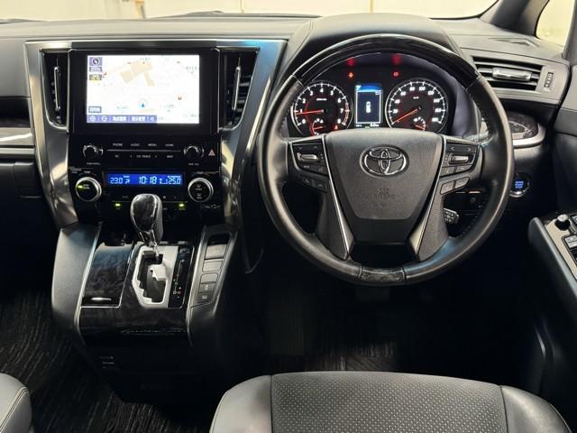 アルファード ２．５Ｓ　タイプゴールド　イモビ　バックモニタ－　ＬＥＤランプ　リアオートエアコン　点検記録簿　ドライブレコーダ　エアコン　横滑防止装置　ＡＣ１００Ｖ電源　アルミ　パワーウィンドウ　メディアプレイヤー接続　ＡＢＳ　キーレス（4枚目）