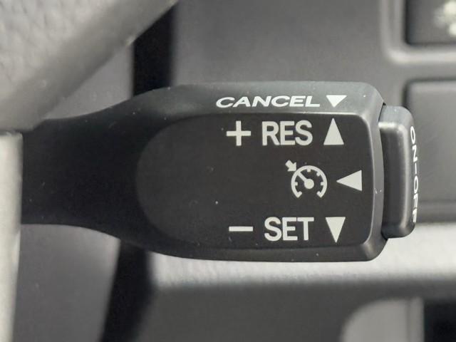 ノア ハイブリッドX TSS 後席TV 両側電動ドア Bカメラ フルフラット 1オーナー DVD再生可 横滑り防止 エアバック オートエアコン リアクーラー パワーウィンドウ 9型フルセグナビ LEDライト クルコン(11枚目)