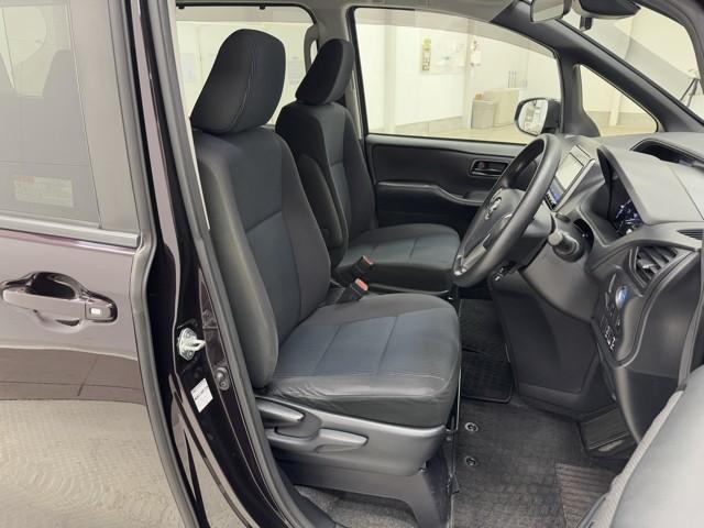 ノア ハイブリッドX TSS 後席TV 両側電動ドア Bカメラ フルフラット 1オーナー DVD再生可 横滑り防止 エアバック オートエアコン リアクーラー パワーウィンドウ 9型フルセグナビ LEDライト クルコン(14枚目)