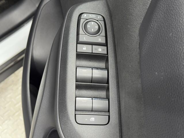 ヤリスクロス G ETC装備 リヤカメラ 点検記録簿 スマートエントリー イモビライザー オートエアコン アルミホイール キーレス パワーウィンドウ クルコン ABS ドライブレコーダー エアバッグ パワーステアリング(9枚目)