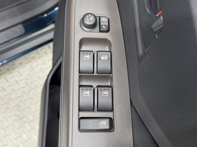 ルーミー G-T フルフラット Bカメラ LEDライト TV 両側自動ドア オートエアコン イモビライザー スマートキー 点検記録簿 メディアプレイヤー接続 横滑り防止 A-STOP 地デジTV ETC付き エアB(9枚目)