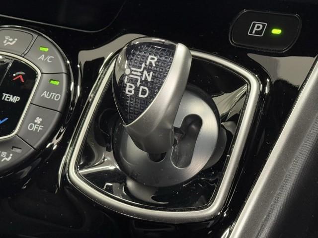 ヴォクシー ハイブリッドZS 煌II 電動両側スライドドア ドライブレコーダ パワーステアリング DVD再生可 リアクーラー スマキー 地デジTV AUX 横滑防止 1オーナー 点検記録簿 Wエアバック AAC LEDランプ エアバッグ(12枚目)