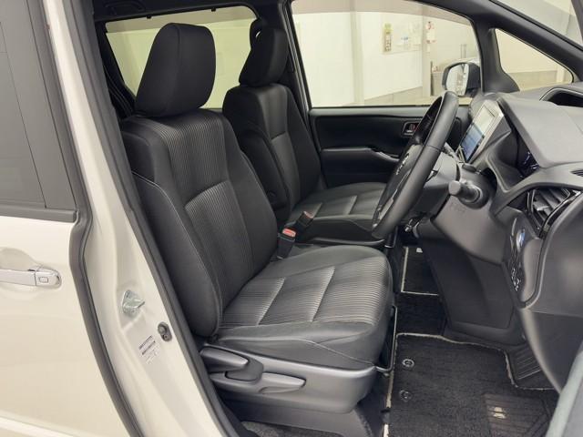 ヴォクシー ハイブリッドZS 煌II 電動両側スライドドア ドライブレコーダ パワーステアリング DVD再生可 リアクーラー スマキー 地デジTV AUX 横滑防止 1オーナー 点検記録簿 Wエアバック AAC LEDランプ エアバッグ(16枚目)