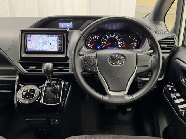 ノア G LEDライト 点検記録簿 TSS ワンセグ 両側PSD ETC車載器 オートエアコン デュアルエアバック ナビTV エアバッグ キーレス アルミホイール 盗難防止装置 メモリーナビ 横滑り防止 ABS(4枚目)