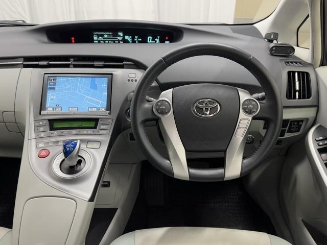 プリウス Ｇ　Ａストップ　ＡＣ１００Ｖ電源　１オーナー車　Ｒカメラ　スマ－トキ－　ＡＵＸ　パワーステアリング　エアバック　ナビ＆ＴＶ　電動パワーシート　サイドエアバック　ＡＡＣ　整備記録簿　クルコン　ＥＴＣ付　ＡＷ（4枚目）
