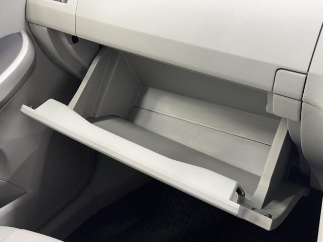 プリウス Ｇ　Ａストップ　ＡＣ１００Ｖ電源　１オーナー車　Ｒカメラ　スマ－トキ－　ＡＵＸ　パワーステアリング　エアバック　ナビ＆ＴＶ　電動パワーシート　サイドエアバック　ＡＡＣ　整備記録簿　クルコン　ＥＴＣ付　ＡＷ（10枚目）