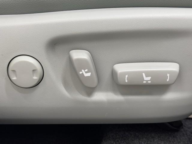 プリウス Ｇ　Ａストップ　ＡＣ１００Ｖ電源　１オーナー車　Ｒカメラ　スマ－トキ－　ＡＵＸ　パワーステアリング　エアバック　ナビ＆ＴＶ　電動パワーシート　サイドエアバック　ＡＡＣ　整備記録簿　クルコン　ＥＴＣ付　ＡＷ（13枚目）