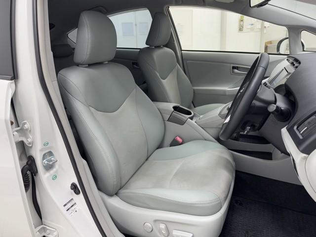 プリウス Ｇ　Ａストップ　ＡＣ１００Ｖ電源　１オーナー車　Ｒカメラ　スマ－トキ－　ＡＵＸ　パワーステアリング　エアバック　ナビ＆ＴＶ　電動パワーシート　サイドエアバック　ＡＡＣ　整備記録簿　クルコン　ＥＴＣ付　ＡＷ（14枚目）