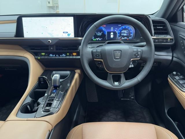 クラウンスポーツ Ｚ　ＡＷＤ　フルセグテレビ　ＥＴＣ車載器　ＴＶナビ　クルコン　横滑り防止装置　エアバッグ　本革　ＡＣ１００Ｖ　ミュージックプレイヤー接続可　メモリナビ　ドラレコ　キーレス　盗難防止装置　ＡＢＳ　記録簿（4枚目）