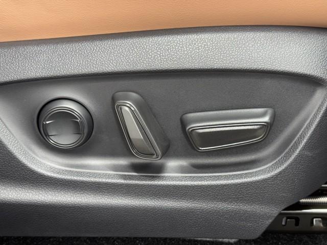 クラウンスポーツ Ｚ　ＡＷＤ　フルセグテレビ　ＥＴＣ車載器　ＴＶナビ　クルコン　横滑り防止装置　エアバッグ　本革　ＡＣ１００Ｖ　ミュージックプレイヤー接続可　メモリナビ　ドラレコ　キーレス　盗難防止装置　ＡＢＳ　記録簿（15枚目）