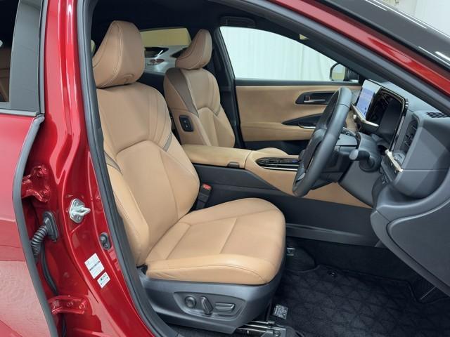 クラウンスポーツ Ｚ　ＡＷＤ　フルセグテレビ　ＥＴＣ車載器　ＴＶナビ　クルコン　横滑り防止装置　エアバッグ　本革　ＡＣ１００Ｖ　ミュージックプレイヤー接続可　メモリナビ　ドラレコ　キーレス　盗難防止装置　ＡＢＳ　記録簿（16枚目）