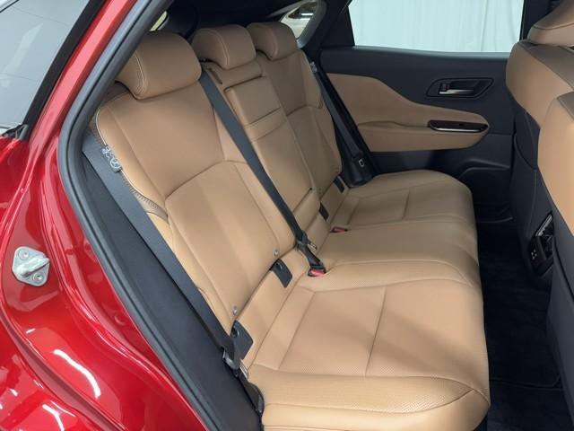 クラウンスポーツ Ｚ　ＡＷＤ　フルセグテレビ　ＥＴＣ車載器　ＴＶナビ　クルコン　横滑り防止装置　エアバッグ　本革　ＡＣ１００Ｖ　ミュージックプレイヤー接続可　メモリナビ　ドラレコ　キーレス　盗難防止装置　ＡＢＳ　記録簿（17枚目）