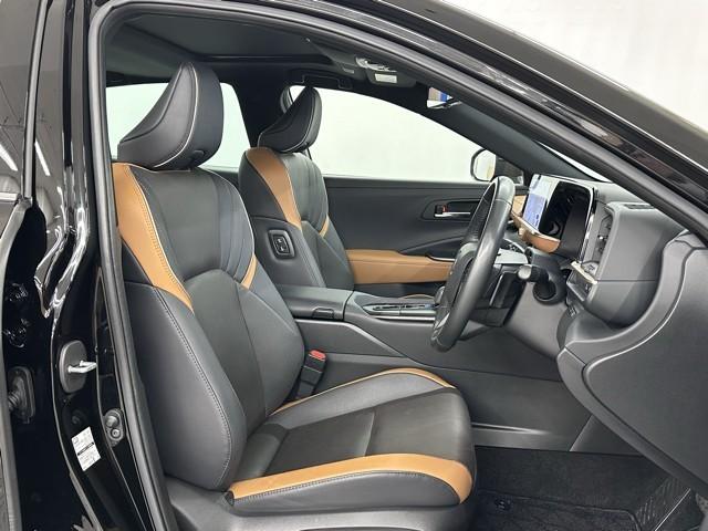 クラウンクロスオーバー ＲＳアドバンスド　衝突回避　サンル－フ　オートクルーズコントロール　横滑り防止　フルセグＴＶ　パワーシート　レザーシート　ＬＥＤ　アルミホイール　ＡＣ１００Ｖ　スマートキー　ナビ＆ＴＶ　ＡＢＳ　フルオートエアコン（16枚目）