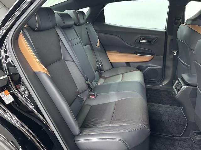 クラウンクロスオーバー ＲＳアドバンスド　衝突回避　サンル－フ　オートクルーズコントロール　横滑り防止　フルセグＴＶ　パワーシート　レザーシート　ＬＥＤ　アルミホイール　ＡＣ１００Ｖ　スマートキー　ナビ＆ＴＶ　ＡＢＳ　フルオートエアコン（17枚目）