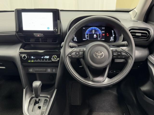 ヤリスクロス Ｚ　バックモニタ　横滑り防止システム　イモビ　カーテンエアバッグ　クルーズＣ　エアコン　スマートキ－　アルミ　キーフリー　パワステ　ダブルエアバック　エアバッグ　ＡＢＳ　ＥＴＣ車載器　パワーウィンドウ（4枚目）