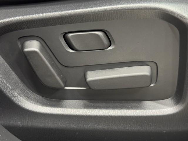 ＣＸ－８ ＸＤプロアクティブ　リアエアコン　アドバンストキー　横滑り防止機能　クルーズコントロール　地デジ　アイスト　ＥＴＣ車載器　ＤＶＤ再生可　エアコン　４ＷＤ　ドライブレコーダー　パワーシート　三列シート　ナビ＆ＴＶ　キーレス（15枚目）