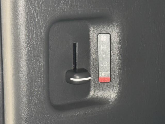 ハイエースバン ＤＸ　ＧＬパッケージ　ＬＥＤヘッドライト　キーレス　フルセグＴＶ　寒冷地仕様　４ＷＤ　パワーウィンドウ　１００Ｖ電源　エアコン　ドラレコ　ナビＴＶ　バックカメラ付　パワステ　ＤＶＤ　ＥＴＣ車載器（12枚目）