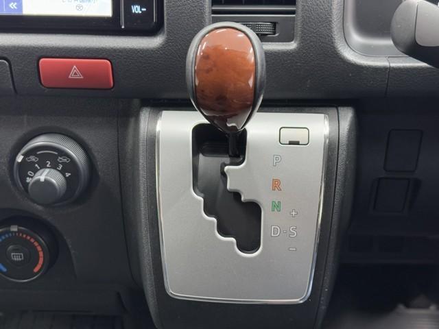 ハイエースバン ＤＸ　ＧＬパッケージ　ＬＥＤヘッドライト　キーレス　フルセグＴＶ　寒冷地仕様　４ＷＤ　パワーウィンドウ　１００Ｖ電源　エアコン　ドラレコ　ナビＴＶ　バックカメラ付　パワステ　ＤＶＤ　ＥＴＣ車載器（14枚目）