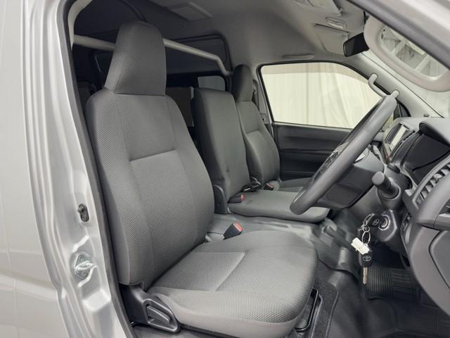 ハイエースバン ＤＸ　ＧＬパッケージ　ＬＥＤヘッドライト　キーレス　フルセグＴＶ　寒冷地仕様　４ＷＤ　パワーウィンドウ　１００Ｖ電源　エアコン　ドラレコ　ナビＴＶ　バックカメラ付　パワステ　ＤＶＤ　ＥＴＣ車載器（15枚目）