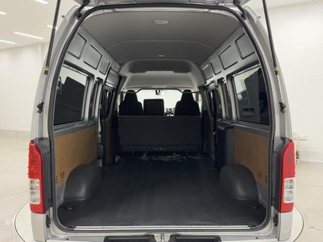 ハイエースバン ＤＸ　ＧＬパッケージ　ＬＥＤヘッドライト　キーレス　フルセグＴＶ　寒冷地仕様　４ＷＤ　パワーウィンドウ　１００Ｖ電源　エアコン　ドラレコ　ナビＴＶ　バックカメラ付　パワステ　ＤＶＤ　ＥＴＣ車載器（17枚目）