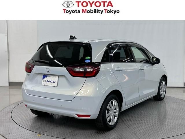 フィット ベーシック　メモリナビ　衝突軽減　ＡＵＸ　ドラレコ　ＶＳＡ　オートエアコン　ＥＴＣ車載器　イモビライザー　クルーズコントロール　スマートキー　パワーステアリング　キーレス　パワーウインドウ　運転席助手席エアバック（2枚目）