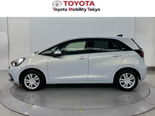 フィット ベーシック　メモリナビ　衝突軽減　ＡＵＸ　ドラレコ　ＶＳＡ　オートエアコン　ＥＴＣ車載器　イモビライザー　クルーズコントロール　スマートキー　パワーステアリング　キーレス　パワーウインドウ　運転席助手席エアバック（3枚目）