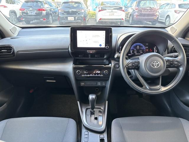 ヤリスクロス Ｇ　ＥＴＣ装備　リヤカメラ　点検記録簿　スマートエントリー　イモビライザー　オートエアコン　アルミホイール　キーレス　パワーウィンドウ　クルコン　ＡＢＳ　ドライブレコーダー　エアバッグ　パワーステアリング（7枚目）