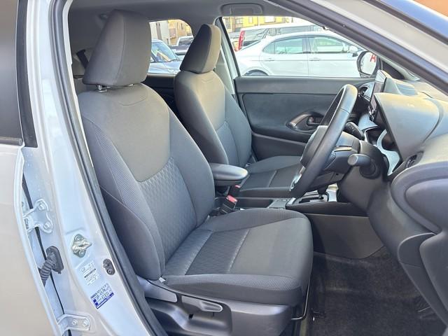 ヤリスクロス Ｇ　ＥＴＣ装備　リヤカメラ　点検記録簿　スマートエントリー　イモビライザー　オートエアコン　アルミホイール　キーレス　パワーウィンドウ　クルコン　ＡＢＳ　ドライブレコーダー　エアバッグ　パワーステアリング（10枚目）