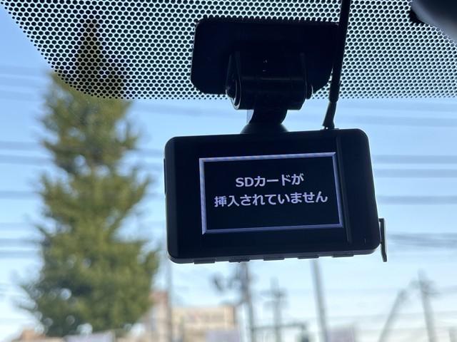 カローラフィールダー １．５Ｘ　リモコンキー　エアコン　横滑り防止　ドライブレコーダー　ＡＢＳ　パワーステアリング　ＡＵＸ　パワーウィンドウ　バックカメラ　Ｗエアバッグ　カーテンエアバッグ　メモリナビ　ナビＴＶ　ＥＴＣ　エアバッグ（8枚目）