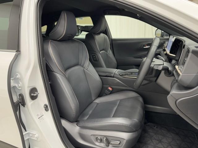 クラウンクロスオーバー Ｇレザーパッケージ　クルーズコントロール　パワーシート　バックモニター　記録簿　ＬＥＤヘッドランプ　レザーシート　ドラレコ　ＥＴＣ　１００Ｖ電源　フルセグＴＶ　４ＷＤ　スマートキー　盗難防止装置　キーレス　ＡＢＳ（13枚目）