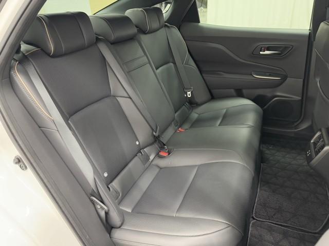 クラウンクロスオーバー Ｇレザーパッケージ　クルーズコントロール　パワーシート　バックモニター　記録簿　ＬＥＤヘッドランプ　レザーシート　ドラレコ　ＥＴＣ　１００Ｖ電源　フルセグＴＶ　４ＷＤ　スマートキー　盗難防止装置　キーレス　ＡＢＳ（15枚目）