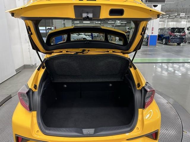 Ｃ－ＨＲ Ｇ　ハーフ革　ＴＳＳ　ワンオナ　アイドルストップ　定期点検記録簿　ＬＥＤヘッド　バックモニタ　イモビライザー　ナビ＆ＴＶ　ＥＴＣ付　キーフリーシステム　スマキー　横滑り防止機能　クルーズＣ　ワンセグＴＶ（19枚目）