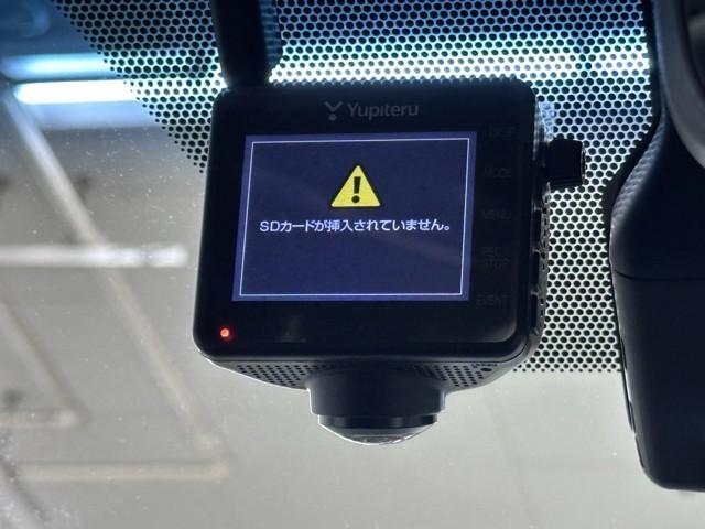 ドライブレコーダー装備してますよ。　思いでの記録や万が一の時の記録にも便利ですね。