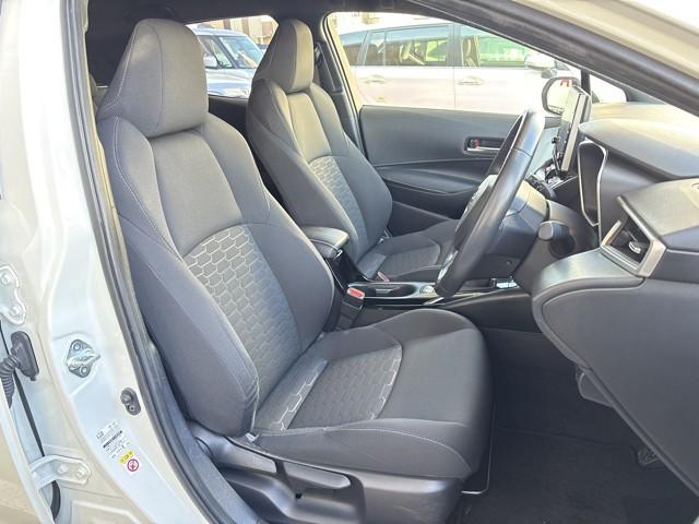 カローラスポーツ ハイブリッドＧ　衝突軽減　イモビ　アルミ　地デジ　メモリーナビゲーション　サイドエアバッグ　ドラレコ付き　クルコン　ナビＴＶ　ＬＥＤヘッドライト　ＥＳＣ　記録簿　ＥＴＣ　ミュージックプレイヤー接続可　オートエアコン（10枚目）