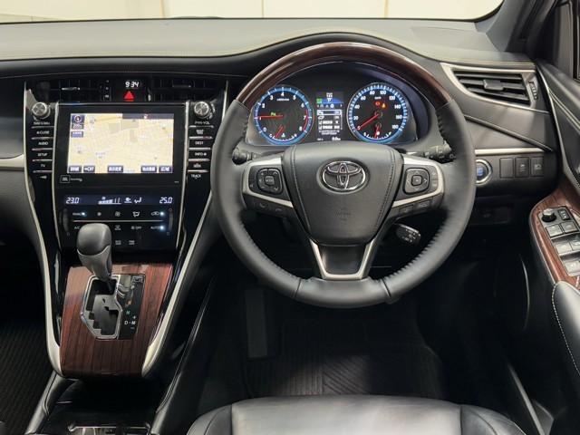 ハリアー プレミアム　アドバンスドパッケージ　Ｐシート　定期点検記録簿　クルーズコントロール　地デジＴＶ　横滑防止装置　ＬＥＤライト　ナビＴＶ　ＡＢＳ　ドライブレコーダー　パワーステアリング　Ｂカメラ　パワーウィンドウ　スマートキー　エアバッグ（4枚目）