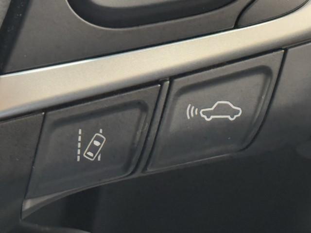 ハリアー プレミアム　アドバンスドパッケージ　Ｐシート　定期点検記録簿　クルーズコントロール　地デジＴＶ　横滑防止装置　ＬＥＤライト　ナビＴＶ　ＡＢＳ　ドライブレコーダー　パワーステアリング　Ｂカメラ　パワーウィンドウ　スマートキー　エアバッグ（10枚目）