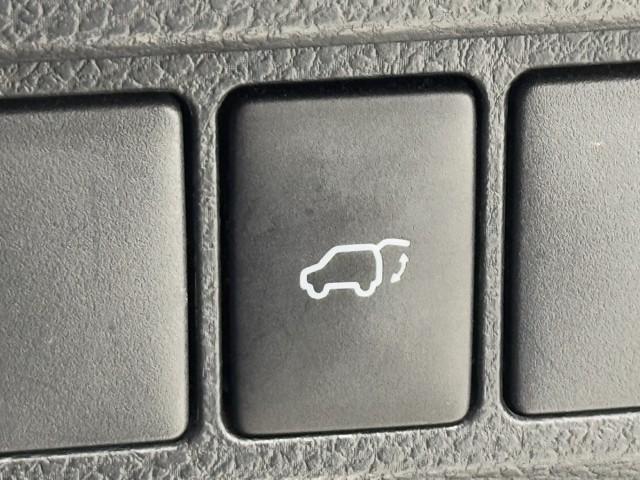 ハリアー プレミアム　アドバンスドパッケージ　Ｐシート　定期点検記録簿　クルーズコントロール　地デジＴＶ　横滑防止装置　ＬＥＤライト　ナビＴＶ　ＡＢＳ　ドライブレコーダー　パワーステアリング　Ｂカメラ　パワーウィンドウ　スマートキー　エアバッグ（18枚目）