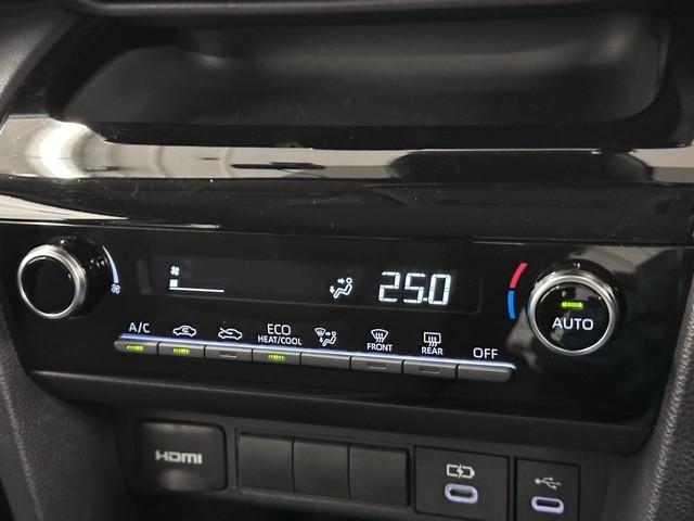 ヤリスクロス Ｇ　ＥＴＣ装備　リヤカメラ　点検記録簿　スマートエントリー　イモビライザー　オートエアコン　アルミホイール　キーレス　パワーウィンドウ　クルコン　ＡＢＳ　ドライブレコーダー　エアバッグ　パワーステアリング（7枚目）