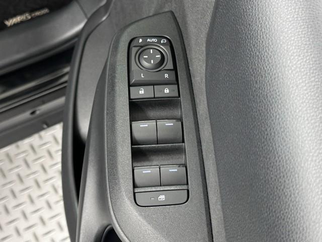 ヤリスクロス Ｇ　ＥＴＣ装備　リヤカメラ　点検記録簿　スマートエントリー　イモビライザー　オートエアコン　アルミホイール　キーレス　パワーウィンドウ　クルコン　ＡＢＳ　ドライブレコーダー　エアバッグ　パワーステアリング（13枚目）