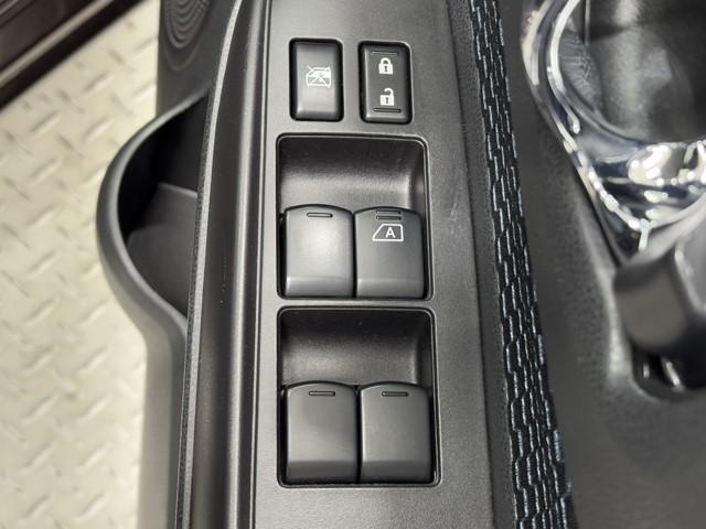 ノート Ｘ　レーダーブレーキサポート　メディアプレイヤー接続　ＥＴＣ搭載　記録簿付き　スマトキー　セキュリティーアラーム　キーレス　運転席助手席エアバッグ　ナビＴＶ　横滑防止　バックカメラ　エアコン　ＡＢＳ（11枚目）