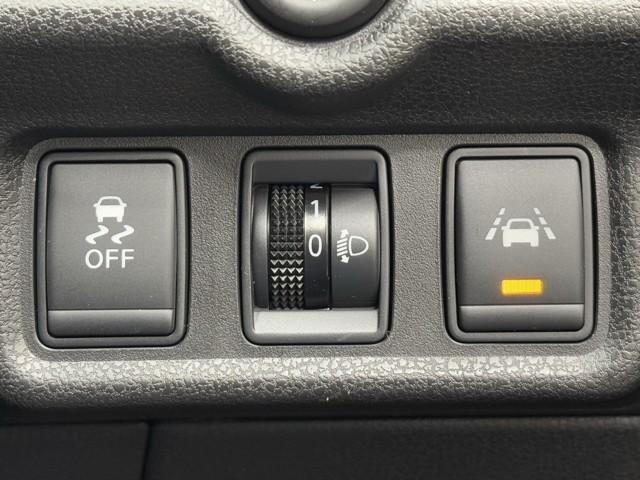 ノート Ｘ　レーダーブレーキサポート　メディアプレイヤー接続　ＥＴＣ搭載　記録簿付き　スマトキー　セキュリティーアラーム　キーレス　運転席助手席エアバッグ　ナビＴＶ　横滑防止　バックカメラ　エアコン　ＡＢＳ（14枚目）