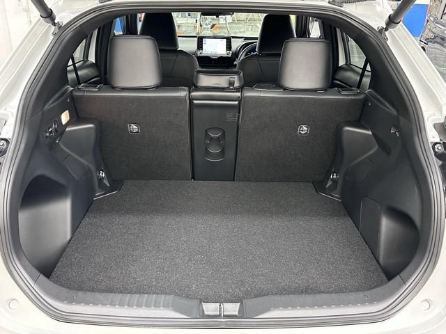 ヤリスクロス ハイブリッドＺ　クルーズＣ　横滑防止装置　リアカメラ　ワンオーナー車　ＬＥＤライト　メモリーナビゲーション　点検記録簿　盗難防止装置　電動シート　ＡＷ　キーレス　スマートキー　ＡＢＳ　ナビ　４ＷＤ　ＥＴＣ　エアバッグ（17枚目）